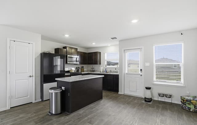 3-bedroom rental at 5839 Kendall Prairie in San Antonio, TX — photo 3