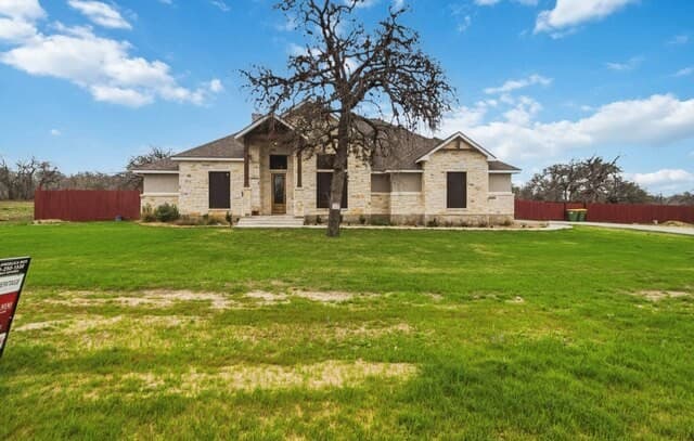 4-bedroom rental at 104 Hondo Ridge in La Vernia, TX — photo 3