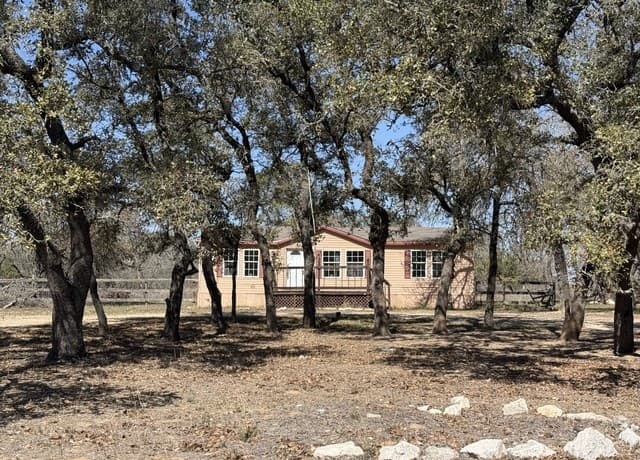 3-bedroom rental at 195 Ashford in Poteet, TX — photo 1