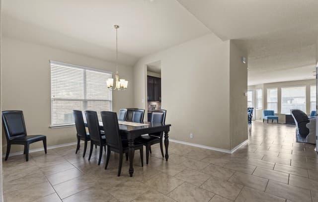 4-bedroom rental at 8614 Samsel in San Antonio, TX — photo 2