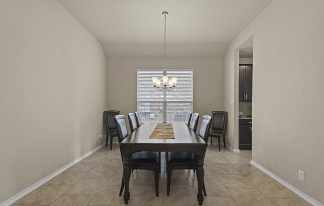 4-bedroom rental at 8614 Samsel in San Antonio, TX — photo 3