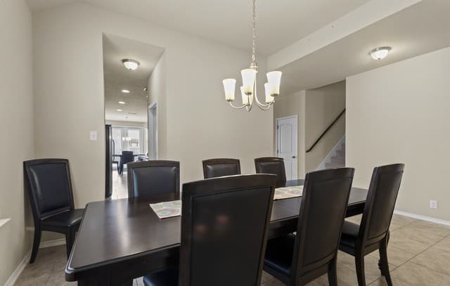 4-bedroom rental at 8614 Samsel in San Antonio, TX — photo 5