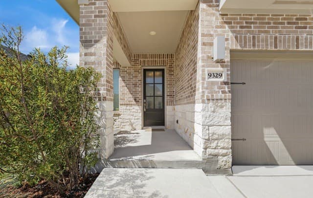 Home for sale at 9329 Trestle Creek in San Antonio, TX — photo 2