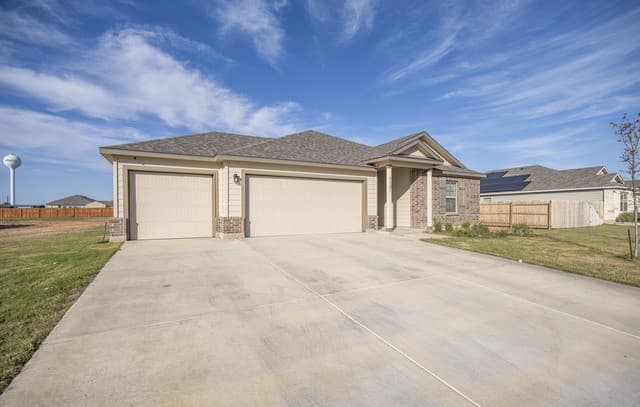 Home for sale at 9321 Bronze Cyn in Atascosa, TX — photo 2