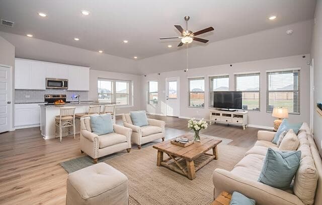 Home for sale at 9321 Bronze Cyn in Atascosa, TX — photo 3