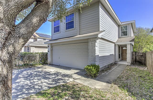 3-bedroom rental at 22 Sunflower Run in San Antonio, TX — photo 2