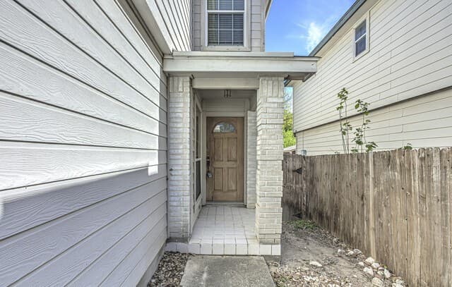 3-bedroom rental at 22 Sunflower Run in San Antonio, TX — photo 3
