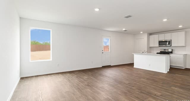 5-bedroom rental at 15506 Mint Patch Meadow in Von Ormy, TX — photo 3