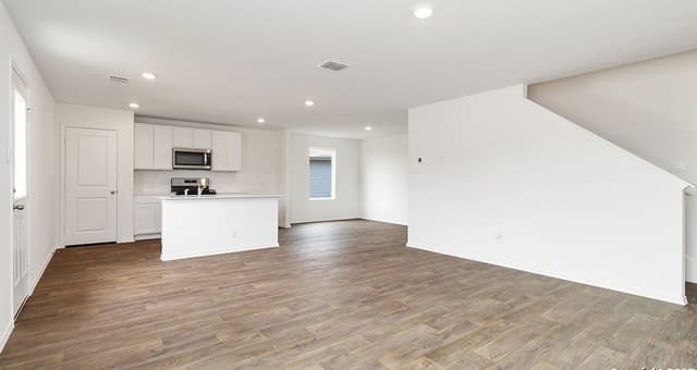 5-bedroom rental at 15506 Mint Patch Meadow in Von Ormy, TX — photo 5
