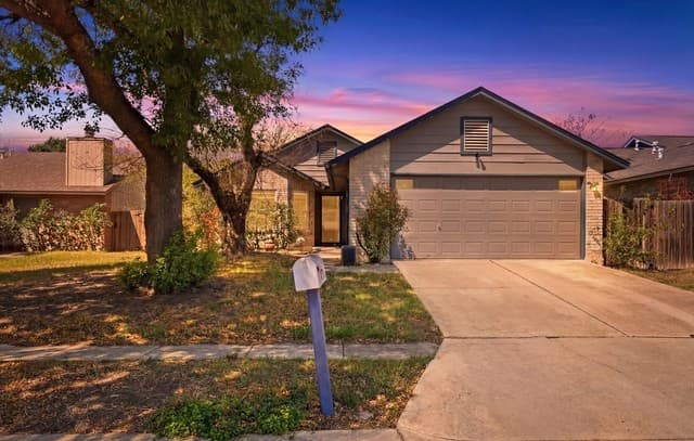 2-bedroom rental at 5775 Larkdale Dr in San Antonio, TX — photo 1