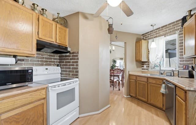 2-bedroom rental at 5775 Larkdale Dr in San Antonio, TX — photo 4