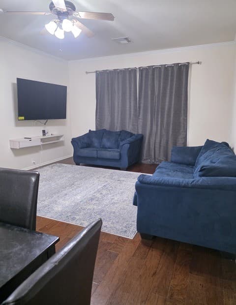 3-bedroom rental at 2606 Grayson Unit 2606 in San Antonio, TX — photo 3