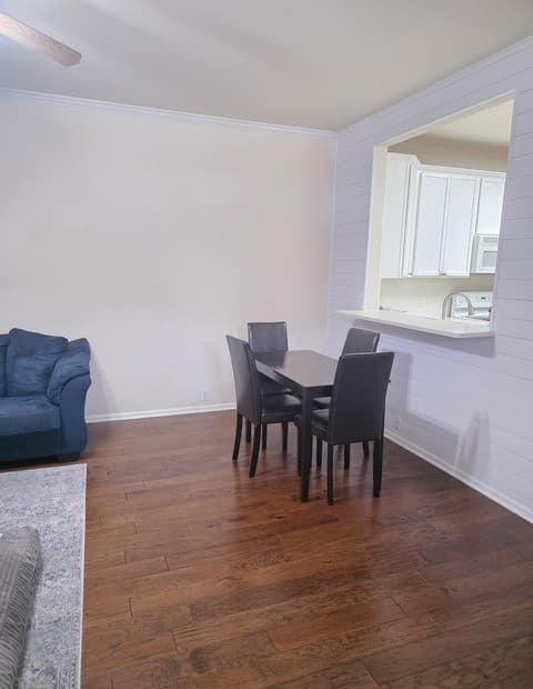 3-bedroom rental at 2606 Grayson Unit 2606 in San Antonio, TX — photo 5