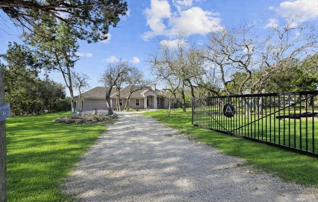 3-bedroom rental at 1336 Sparkman in Boerne, TX — photo 3