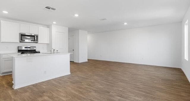 5-bedroom rental at 5938 Celestite Bend in San Antonio, TX — photo 3