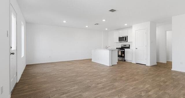 5-bedroom rental at 5938 Celestite Bend in San Antonio, TX — photo 4