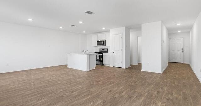 5-bedroom rental at 5938 Celestite Bend in San Antonio, TX — photo 5