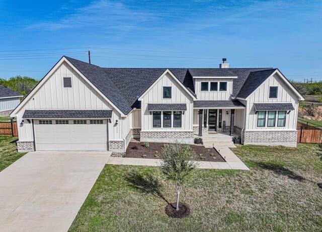 3-bedroom home for sale at 112 W Magnolia in La Vernia TX