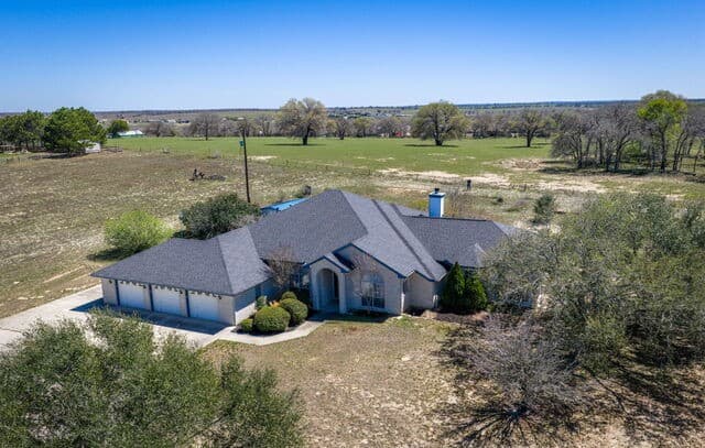 3-bedroom rental at 632 Lake Valley in La Vernia, TX — photo 2