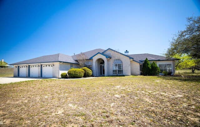 3-bedroom rental at 632 Lake Valley in La Vernia, TX — photo 3