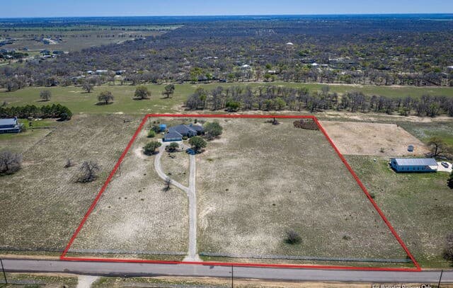 3-bedroom rental at 632 Lake Valley in La Vernia, TX — photo 4