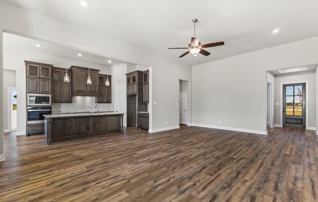 4-bedroom rental at 139 Pradera Ridge in Floresville, TX — photo 4