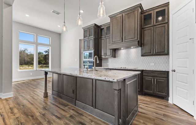 4-bedroom rental at 139 Pradera Ridge in Floresville, TX — photo 5