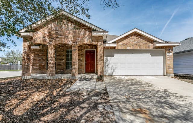 5-bedroom rental at 7403 Obbligato in San Antonio, TX — photo 2