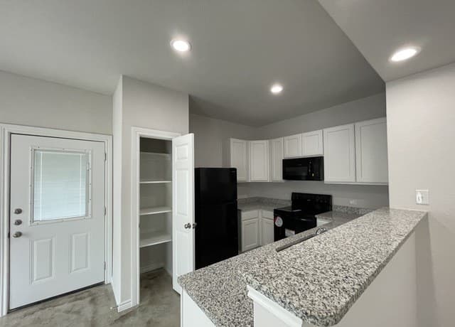 rental at 7311 Colina Way in Converse, TX — photo 4