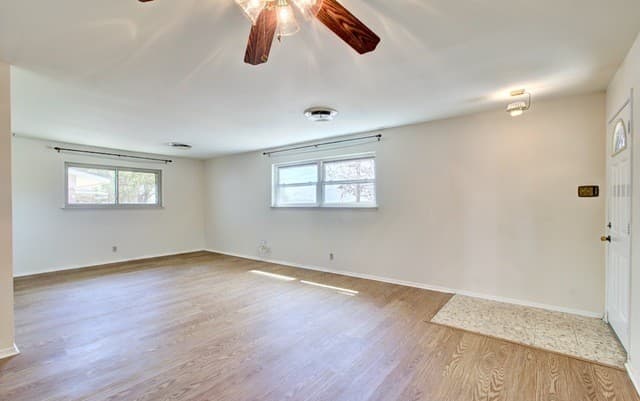3-bedroom rental at 121 Young in Universal City, TX — photo 3