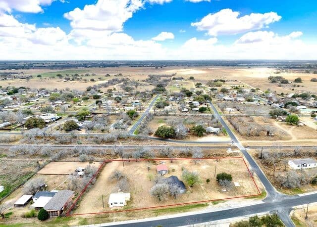 3-bedroom rental at 225/255/285 San Antonio Ave in Leming, TX — photo 1