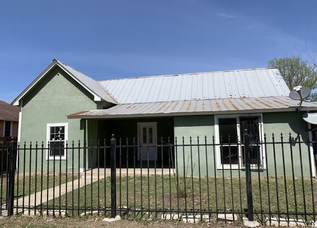 3-bedroom rental at 319 Vine in San Antonio, TX — photo 1