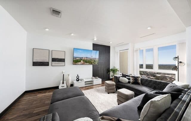 3-bedroom rental at 7701 Wurzbach Unit 2302 in San Antonio, TX — photo 3