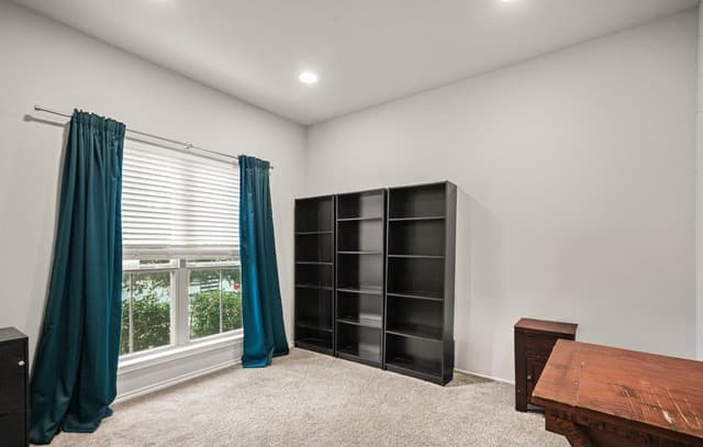 4-bedroom rental at 14318 Hallows Grove in San Antonio, TX — photo 2