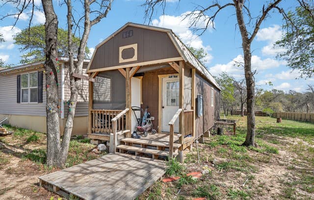 4-bedroom rental at 1707 Medina Cir in San Antonio, TX — photo 5