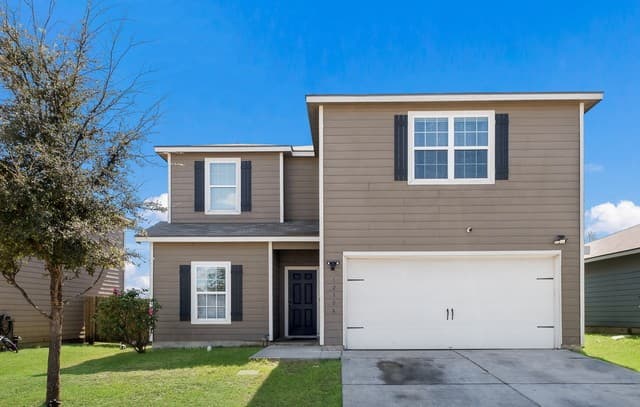 5-bedroom rental at 12306 Mahoney in San Antonio, TX — photo 2
