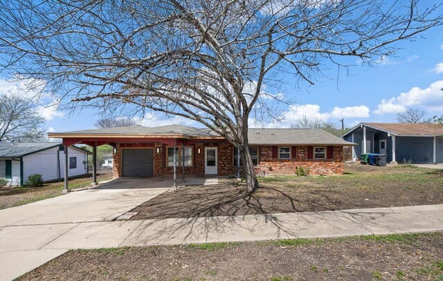 4-bedroom rental at 131 Morning Valley in San Antonio, TX — photo 1