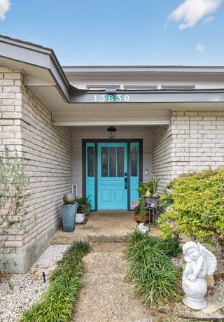 3-bedroom rental at 13830 Brook Hollow in San Antonio, TX — photo 5