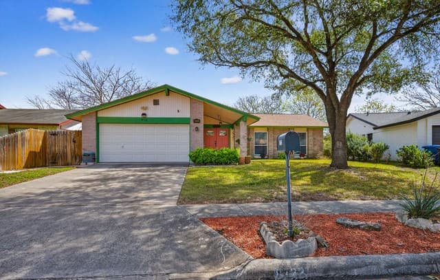3-bedroom rental at 8722 Thatch in San Antonio, TX — photo 1