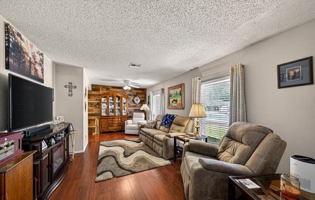 3-bedroom rental at 8722 Thatch in San Antonio, TX — photo 5