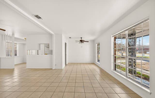 3-bedroom rental at 5958 Midcrown in San Antonio, TX — photo 1