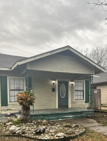 3-bedroom rental at 206 Thompson in San Antonio, TX — photo 1