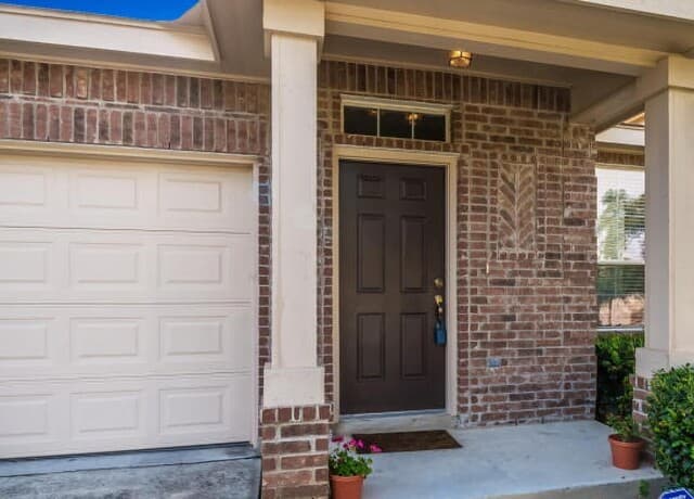 3-bedroom rental at 5610 Arcadia Park in San Antonio, TX — photo 3