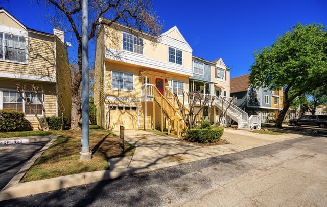 3-bedroom rental at 1825 Garys Park in San Antonio, TX — photo 4