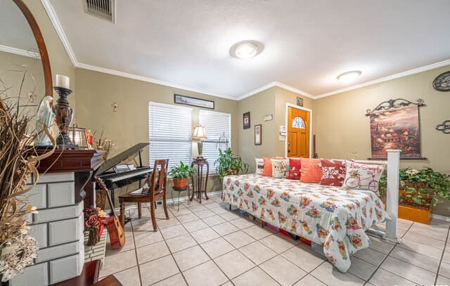 3-bedroom rental at 7819 Bowens Crossing in San Antonio, TX — photo 5