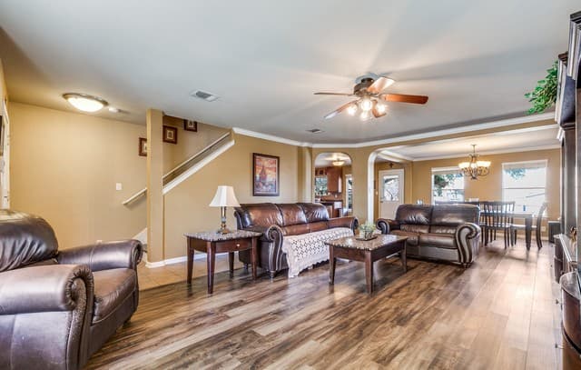 4-bedroom rental at 1015 Magnolia Bnd in San Antonio, TX — photo 3