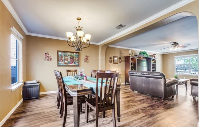 4-bedroom rental at 1015 Magnolia Bnd in San Antonio, TX — photo 5
