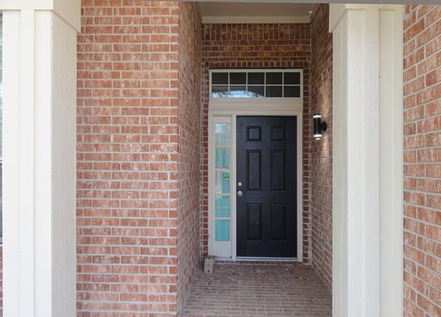 3-bedroom rental at 9818 Great Basin in San Antonio, TX — photo 4