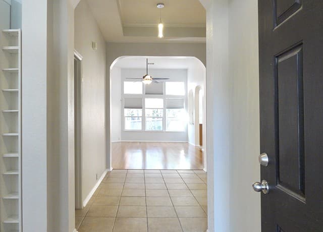 3-bedroom rental at 9818 Great Basin in San Antonio, TX — photo 5