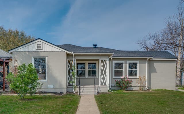3-bedroom rental at 2411 W Huisache Ave in San Antonio, TX — photo 2